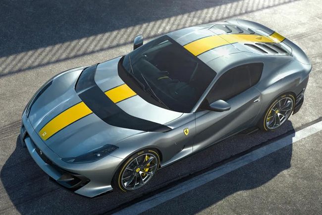 チューンアップしたV12エンジンを搭載するフェラーリ812の「コンペティ